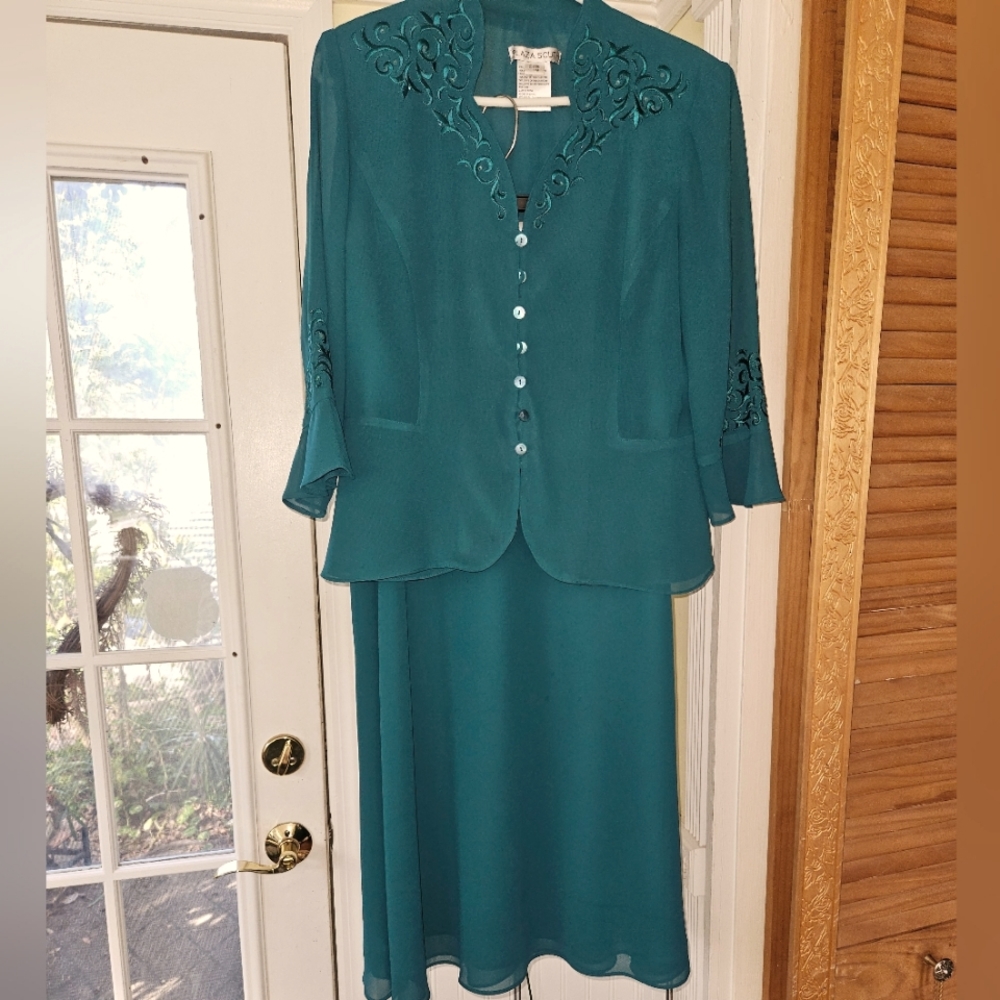 GORGEOUS GREEN Formal Wear or Wedding 2 Piece Suit by Plaza South Size 12